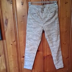 Womens LEVI 720 Beige Camouflage High Rise Supper Skinny Crop